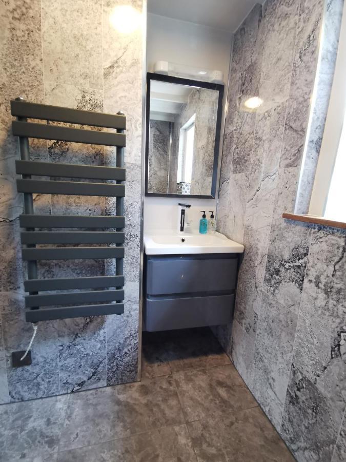 Dolweunydd Bed And Breakfast Бетс-и-код Екстериор снимка