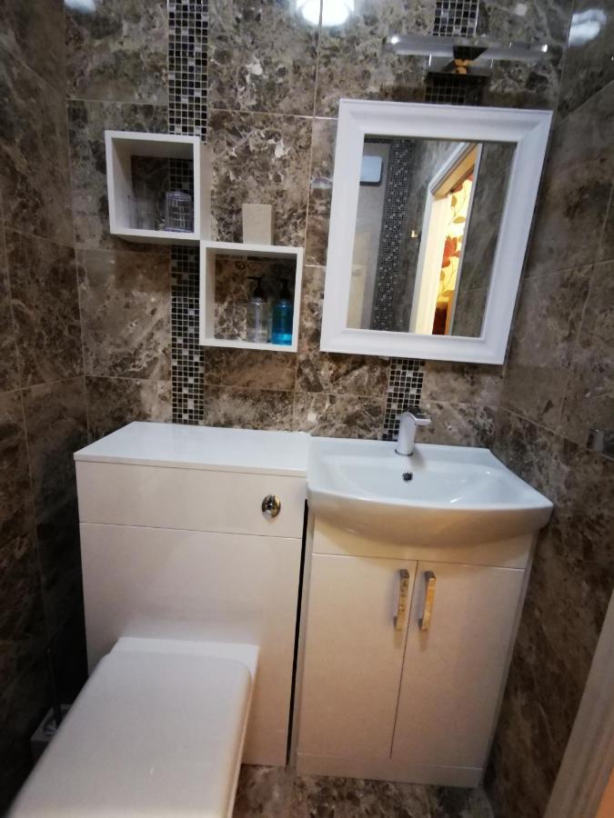 Dolweunydd Bed And Breakfast Бетс-и-код Екстериор снимка